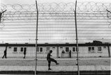 Hofgang im Abschiebegefängnis