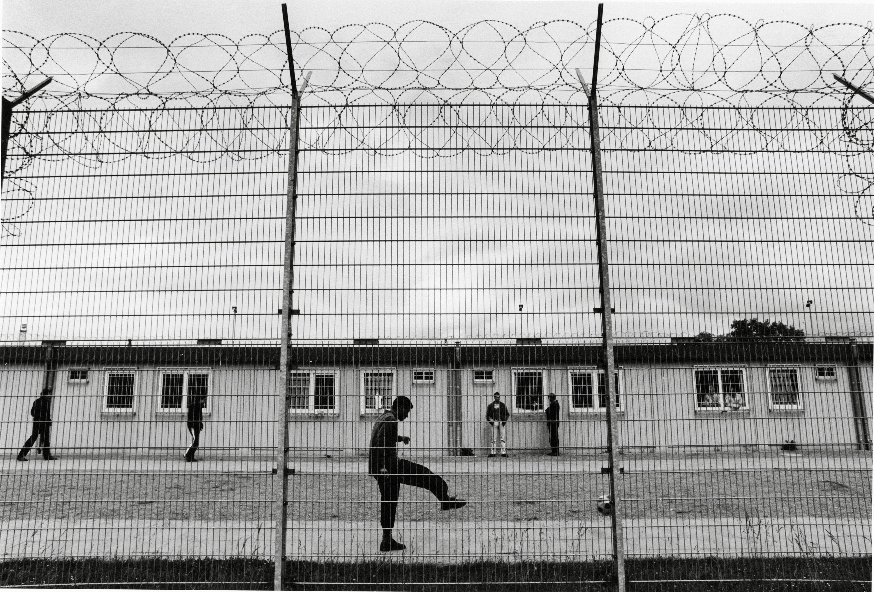 Hofgang im Abschiebegefängnis