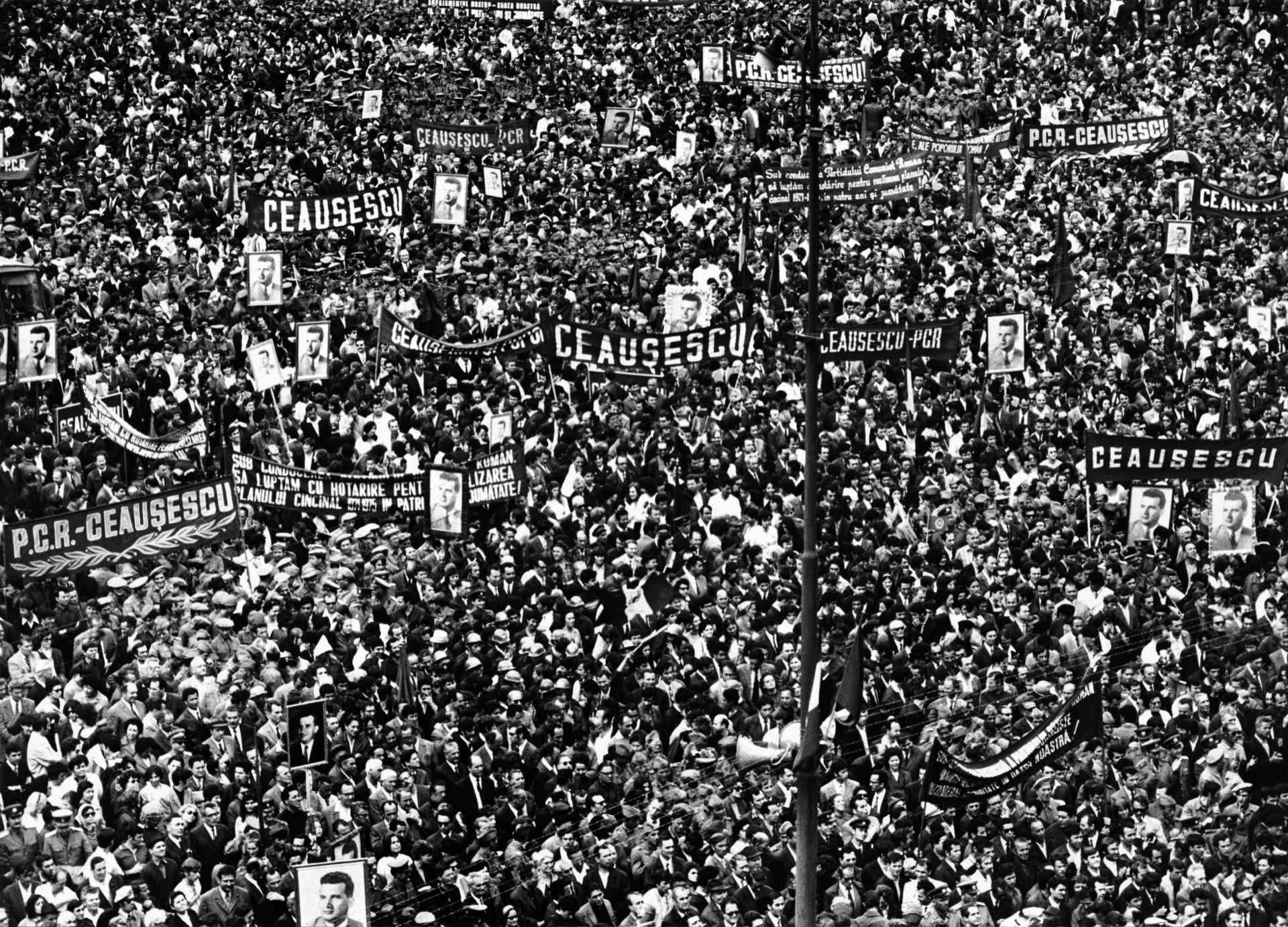 Ansprache von Nicolae Ceausescu auf dem Platz der Revolution