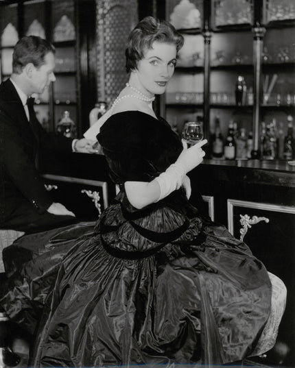 Dita Marlow im Cocktailkleid