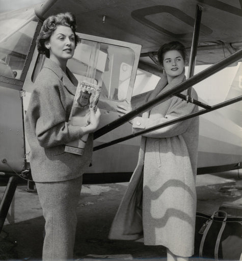 Miss Germany und Miss Europe auf dem Flugplatz
