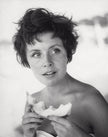 Sonja Ziemann am Strand von Phaleron