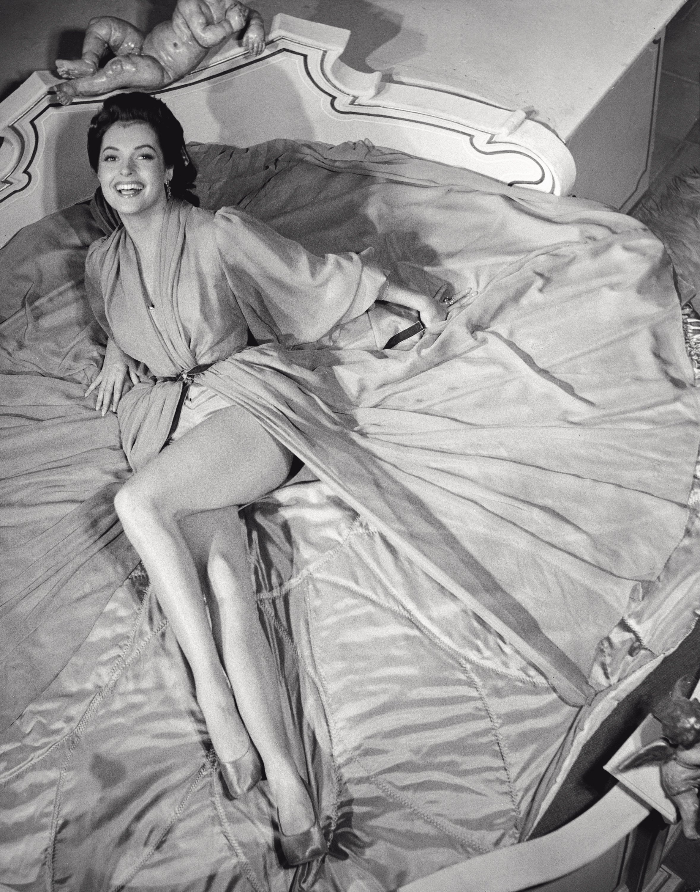 Nadja Tiller during the filming of 'Ein tolles Früchtchen'