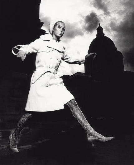 Karin Mossberg vor dem Panthéon