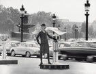 Gunel Person auf dem Place de la Concorde
