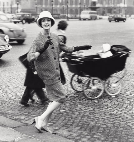 Gitta Schilling in einem Cardigan