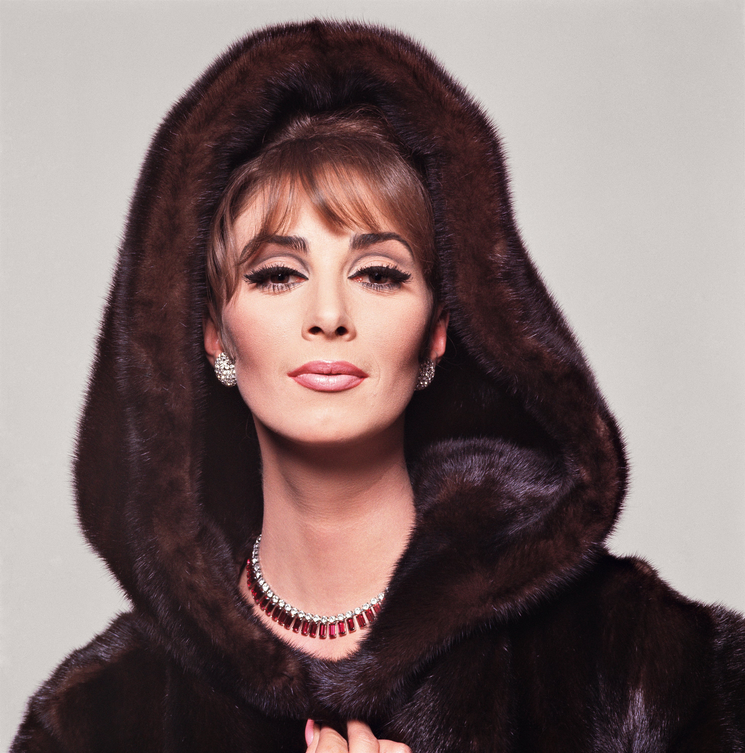 Wilhelmina im Dark Mink Coat von Berger