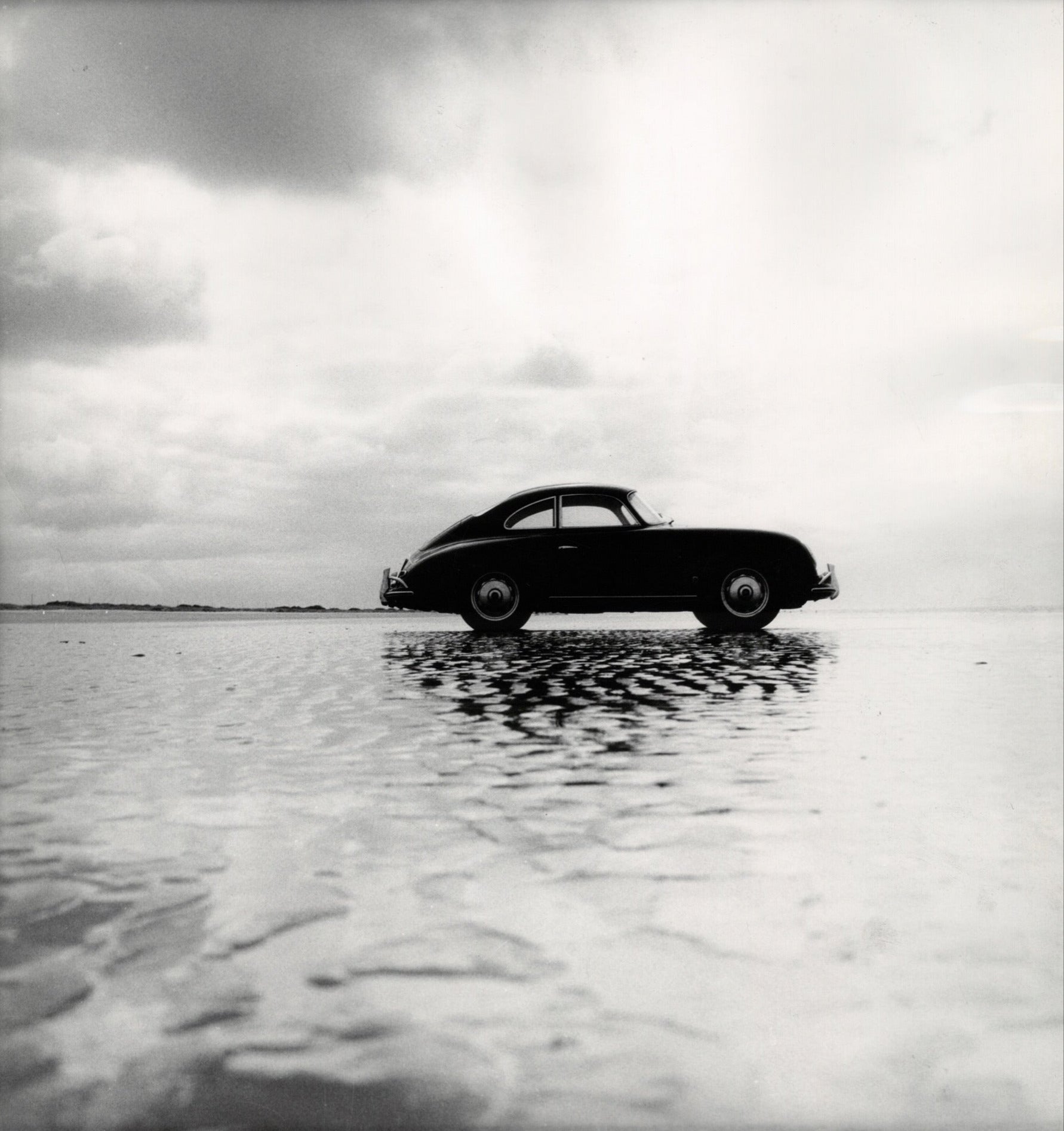Porsche von F.C. Gundlach am Strand