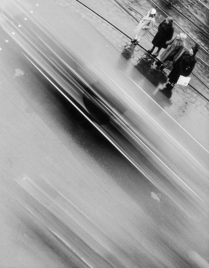 Speed, view from Kaufhof towards Stachus with cars and pedestrians