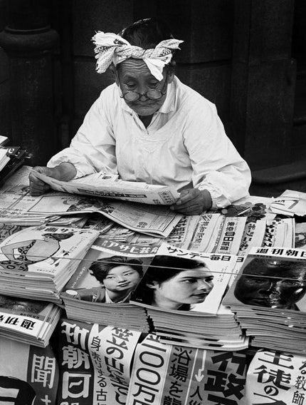 Zeitungsfrau auf der Ginza