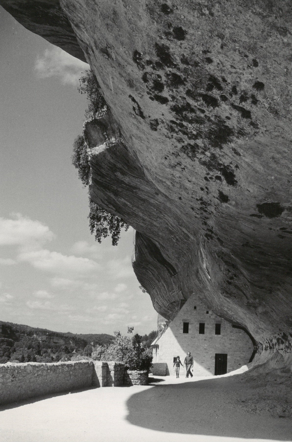 Die überhängenden Felsen von Les Eyziers