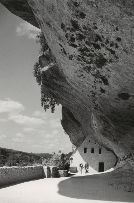 Die überhängenden Felsen von Les Eyziers