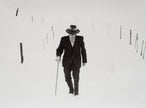 Alter Mann im Schnee