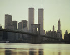 Lower Manhattan Skyline mit Brooklyn Bridge und Twin Towers
